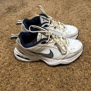 Nike Men’s 9.5 Air Monarch IV White/Blue